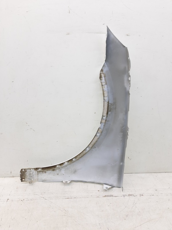 Крыло переднее правое