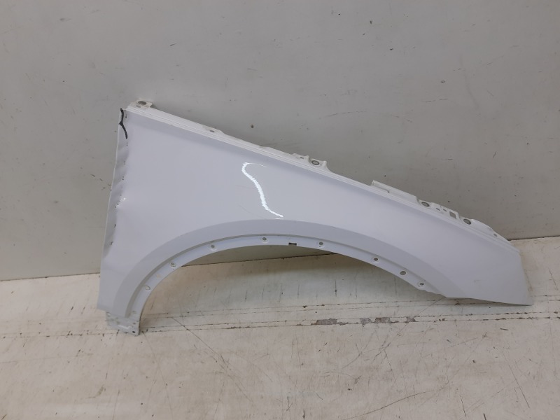 Крыло переднее правое