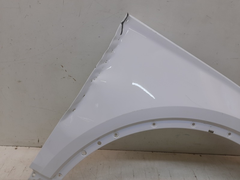 Крыло переднее правое