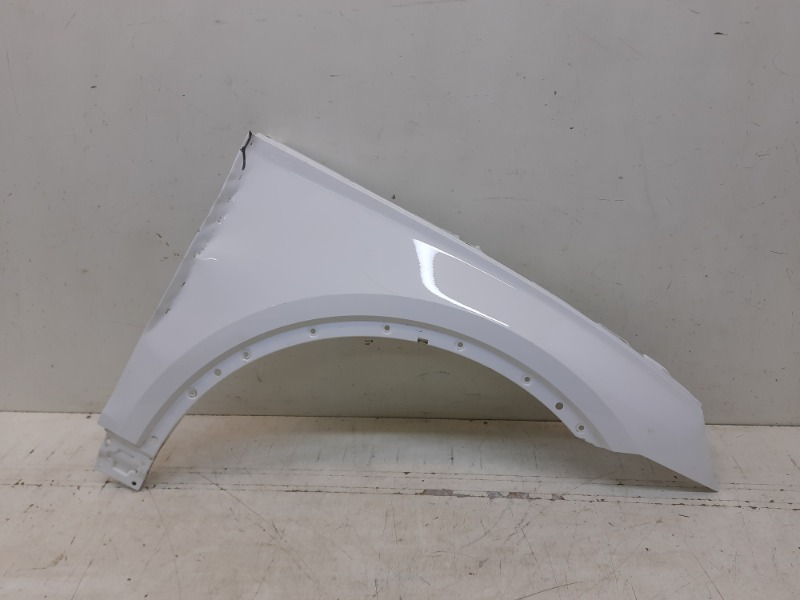 Крыло переднее правое