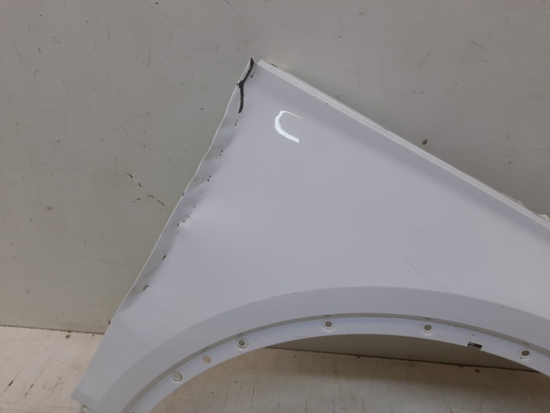 Крыло переднее правое