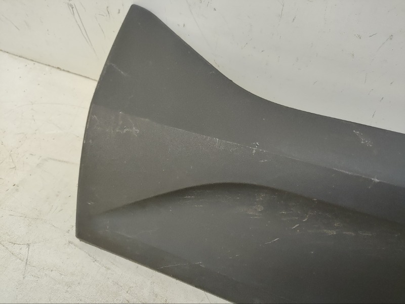 Накладка двери передней левой