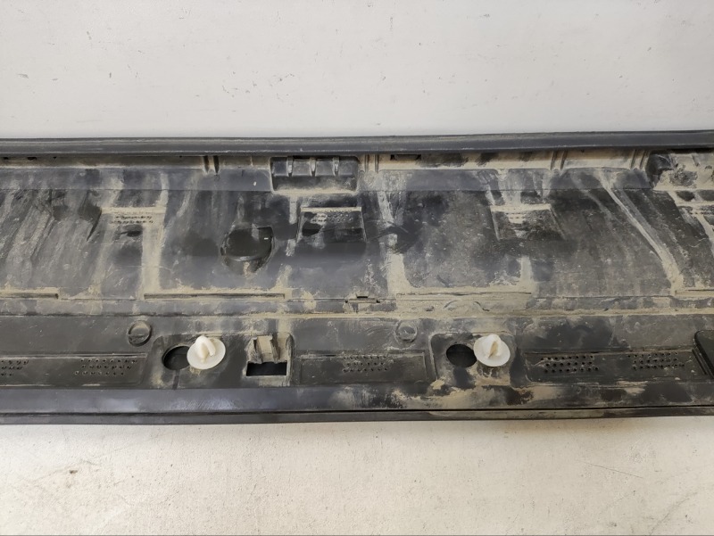 Накладка двери передней левой