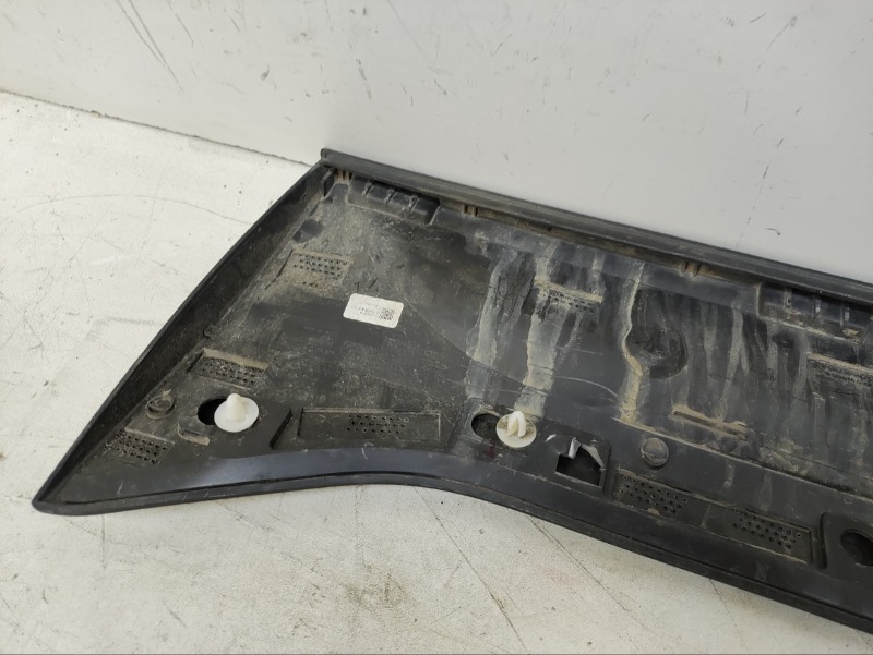 Накладка двери передней левой