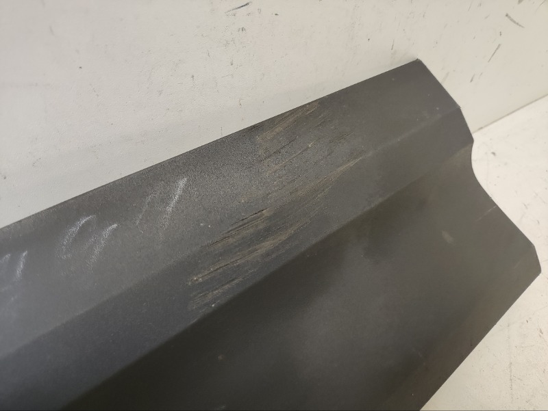 Накладка двери передней левой