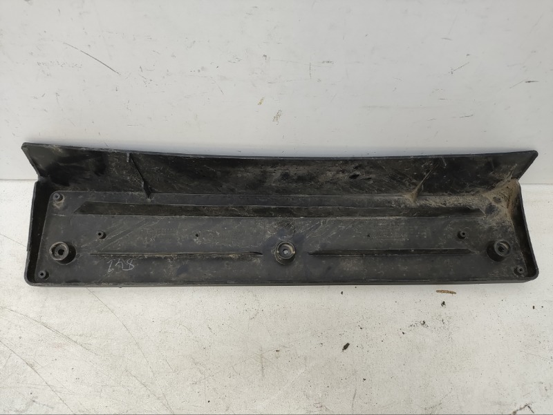 Накладка переднего бампера под номер