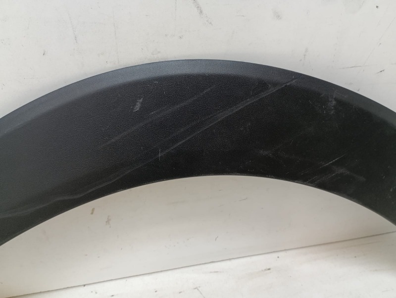 Накладка переднего крыла правого