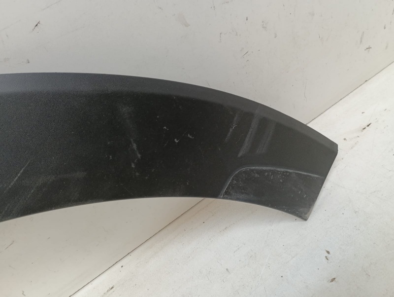 Накладка переднего крыла правого