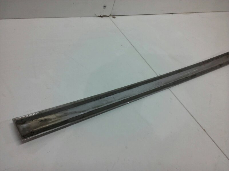 Молдинг задней правой двери