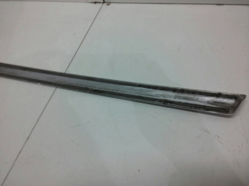 Молдинг задней правой двери