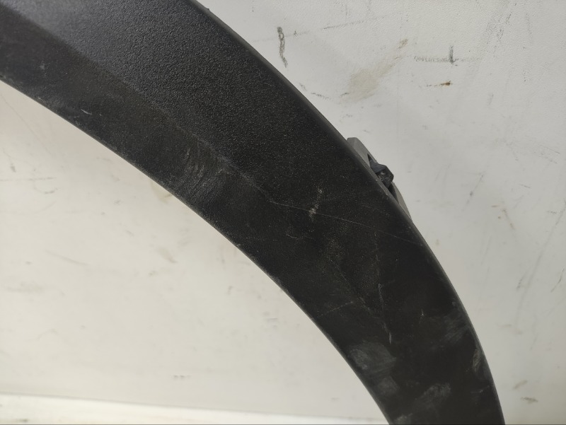 Накладка переднего крыла правого