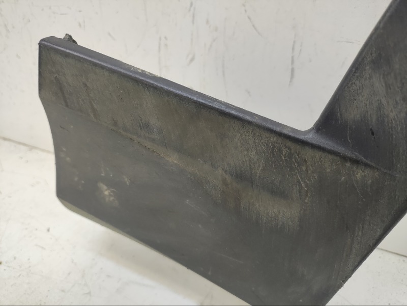 Накладка переднего крыла правого