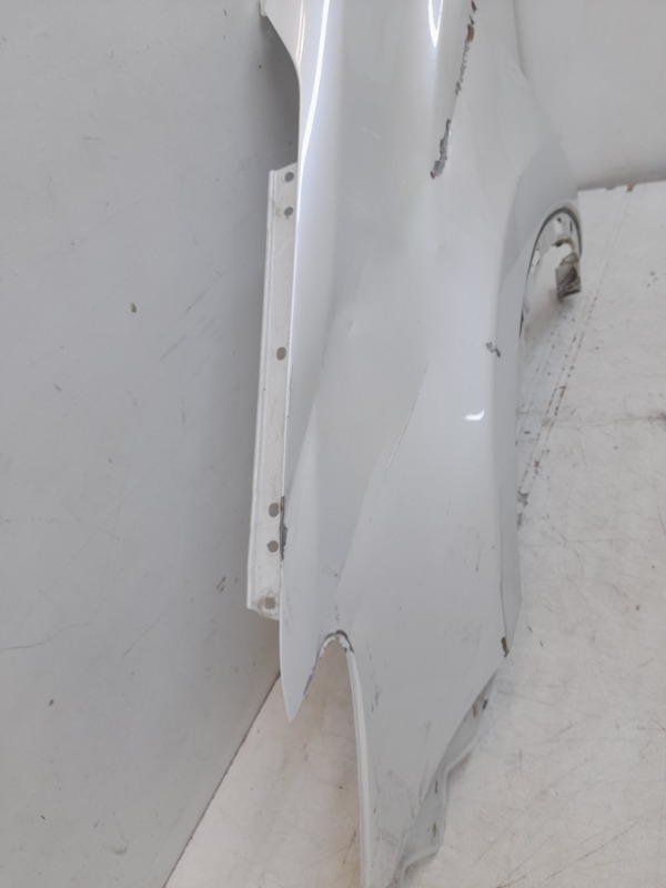 Крыло переднее левое