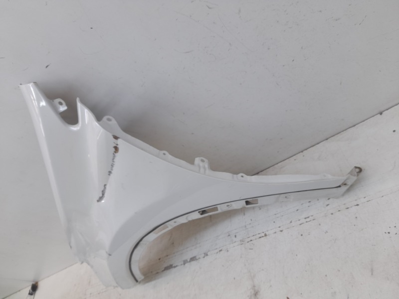 Крыло переднее левое