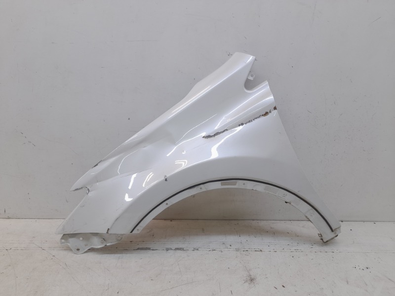 Крыло переднее левое