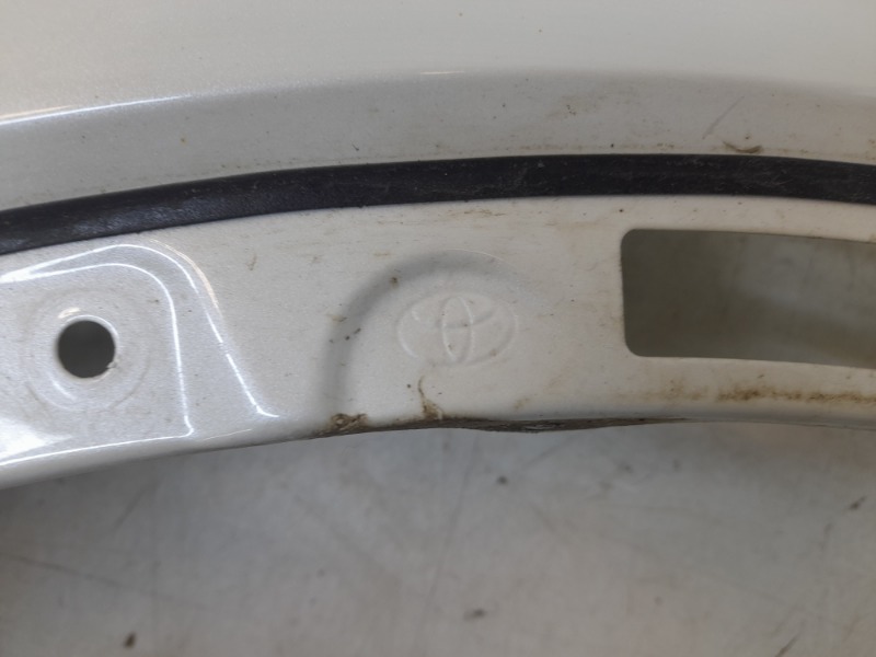 Крыло переднее левое