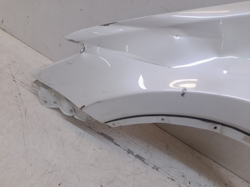 Крыло переднее левое