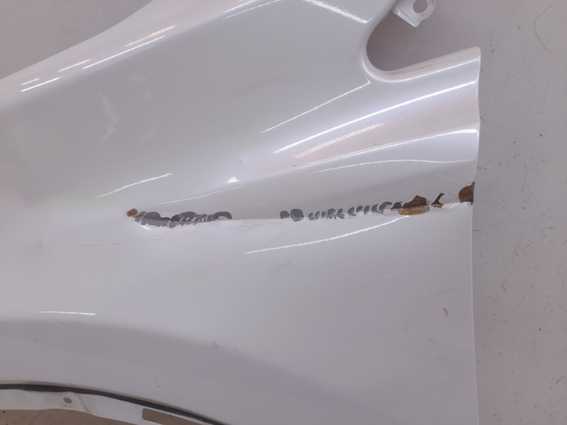 Крыло переднее левое