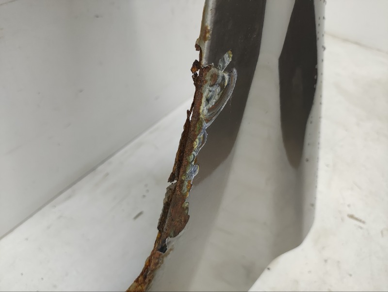 Крыло переднее левое