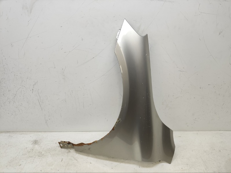 Крыло переднее левое