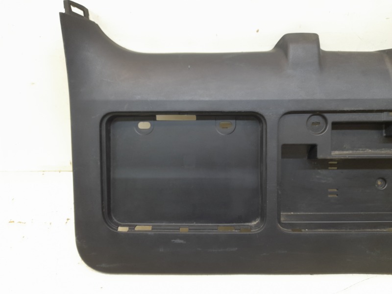 Обшивка крышки багажника