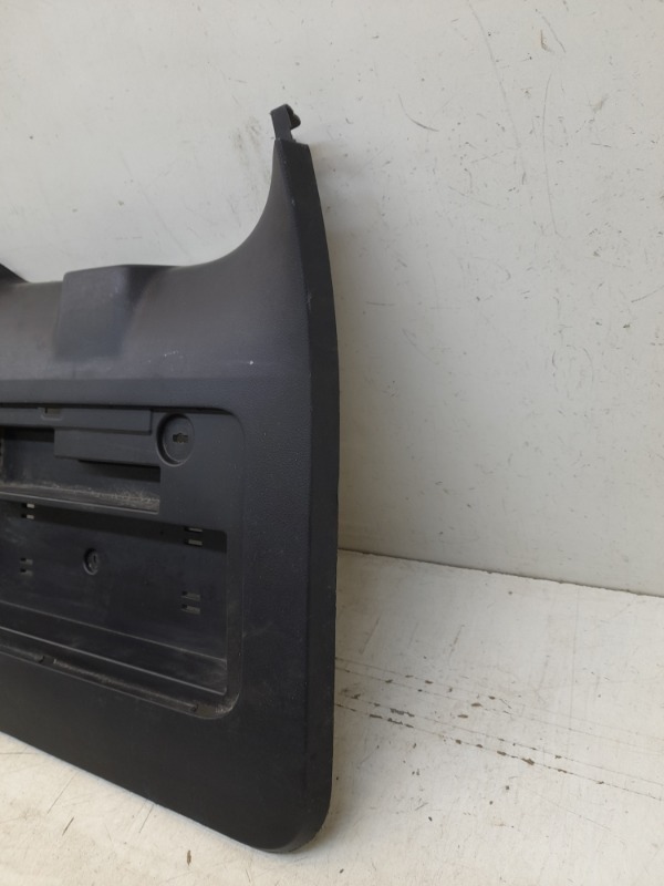 Обшивка крышки багажника