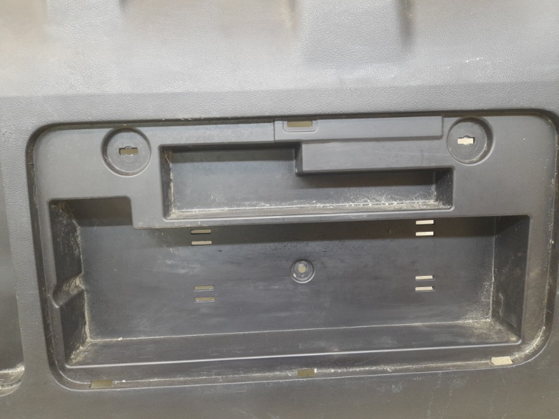 Обшивка крышки багажника