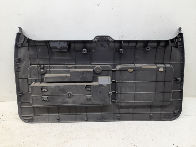 Обшивка крышки багажника