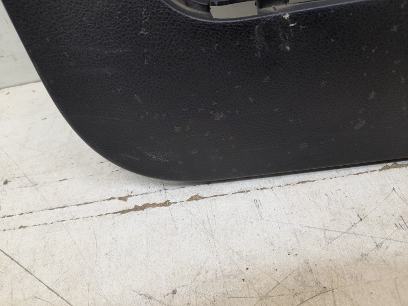 Обшивка крышки багажника