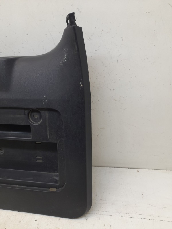 Обшивка крышки багажника