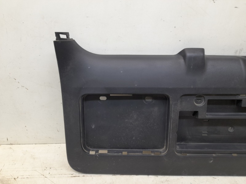 Обшивка крышки багажника