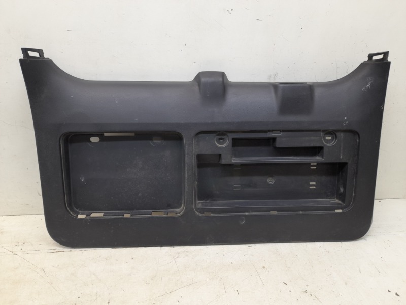 Обшивка крышки багажника