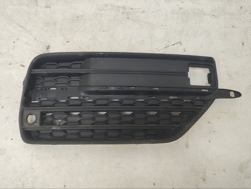 Решетка в бампер правая