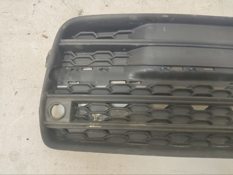 Решетка в бампер правая