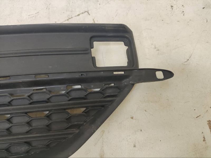 Решетка в бампер правая