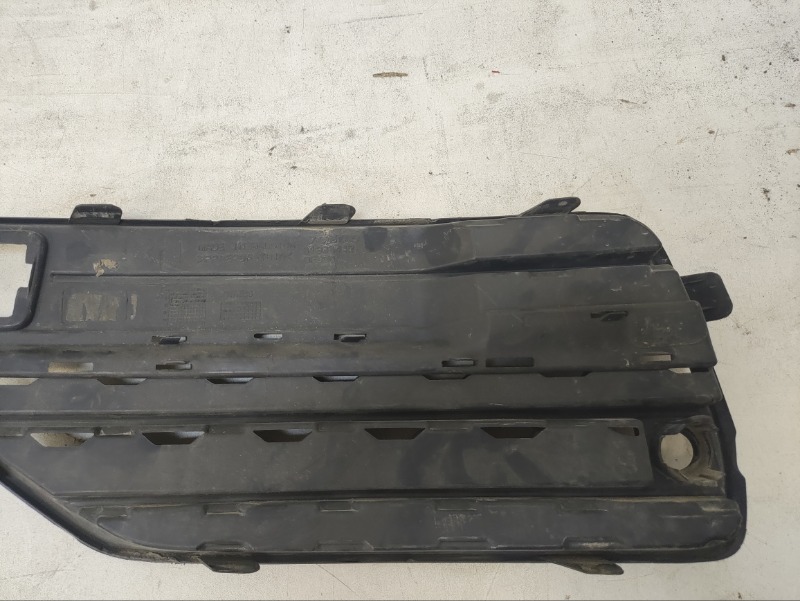 Решетка в бампер правая