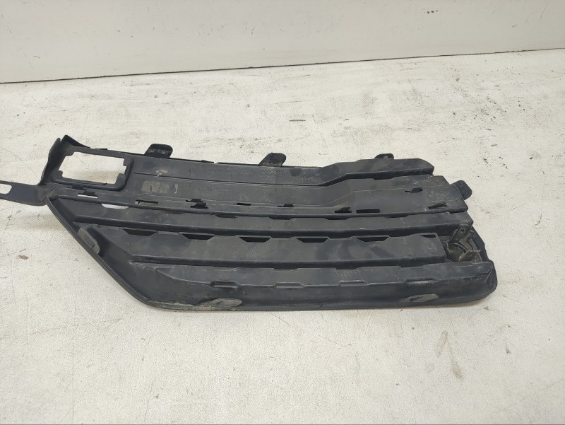 Решетка в бампер правая