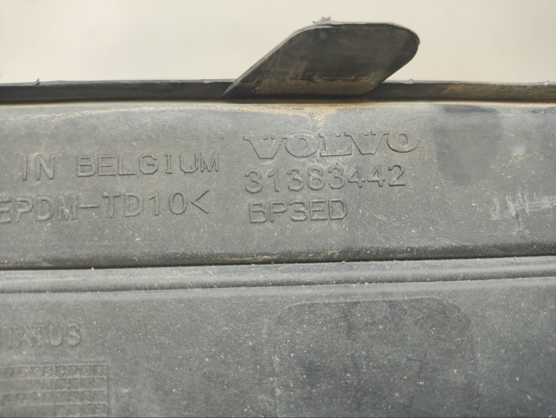 Решетка в бампер правая