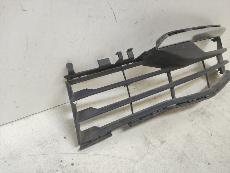 Решетка в бампер левая