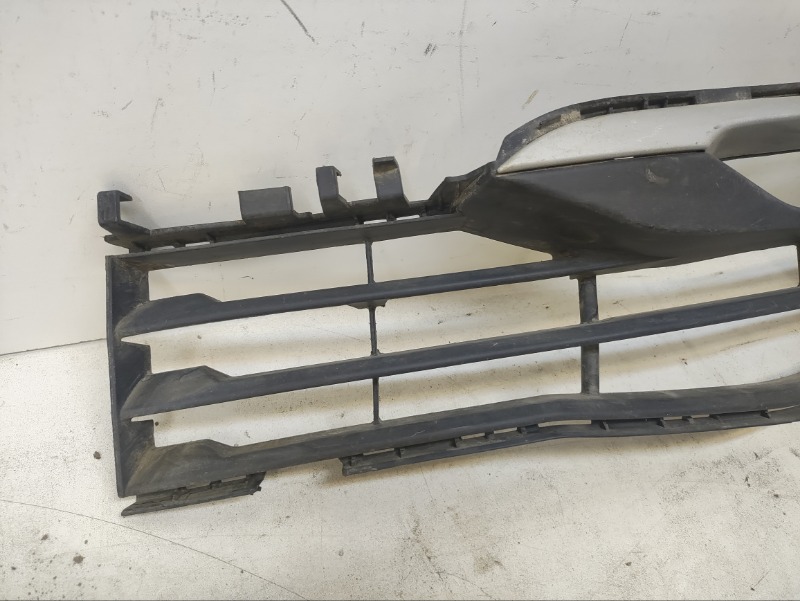 Решетка в бампер левая