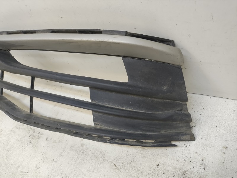 Решетка в бампер левая