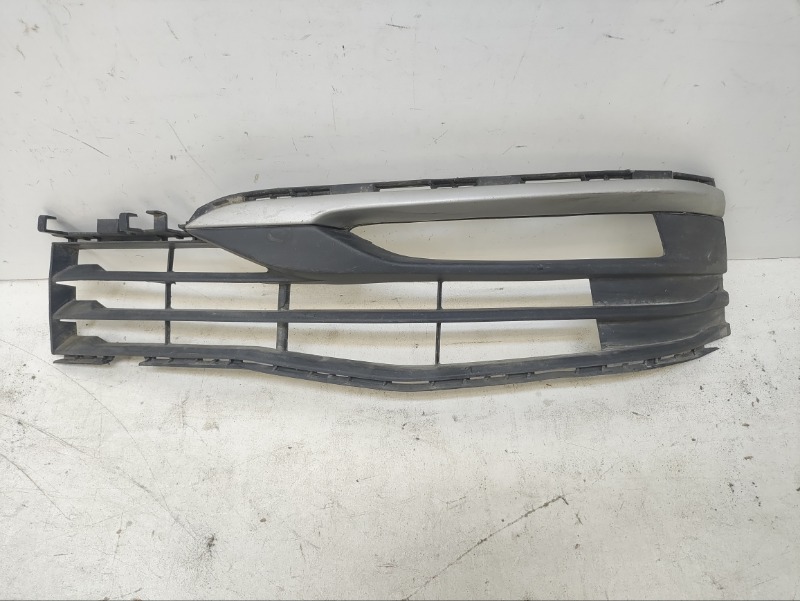 Решетка в бампер левая