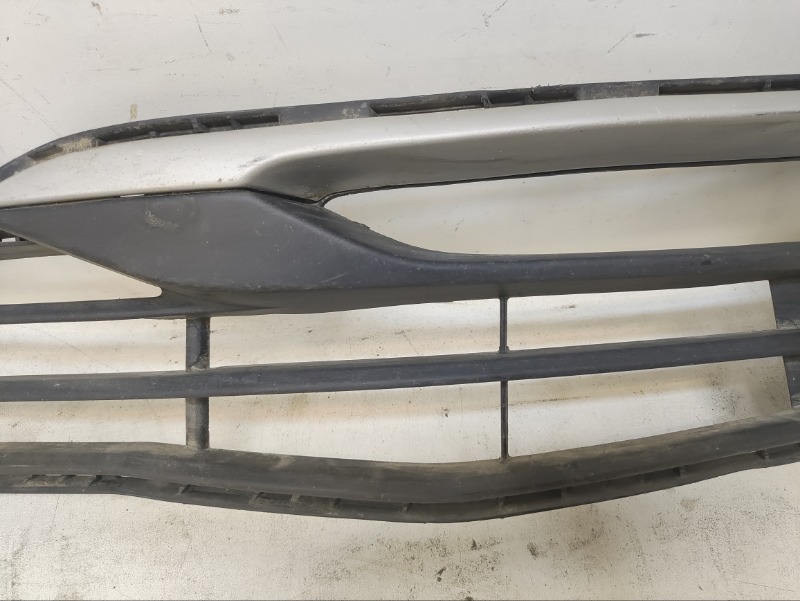 Решетка в бампер левая