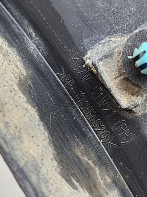 Накладка переднего крыла правого