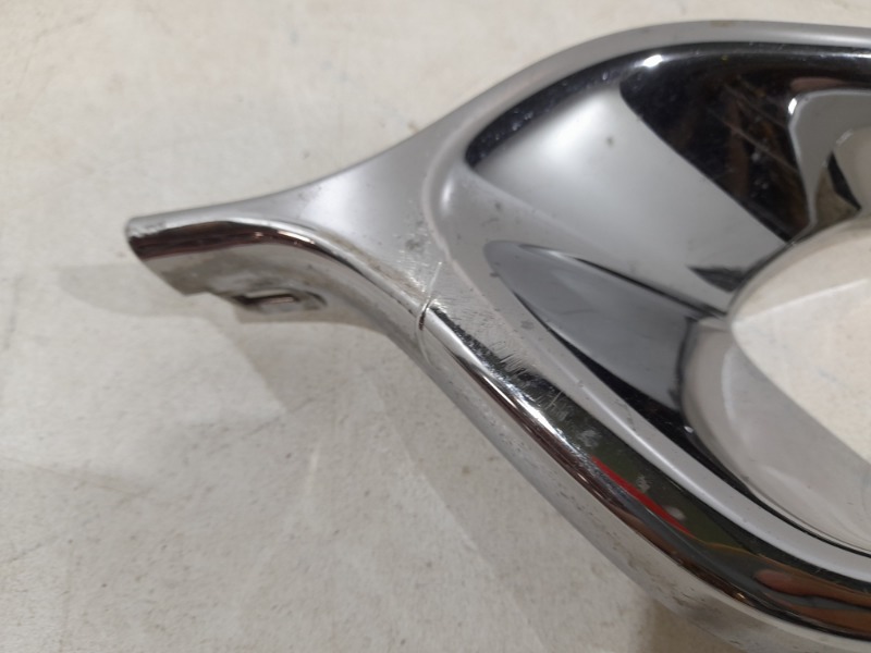 Рамка противотуманной фары правой