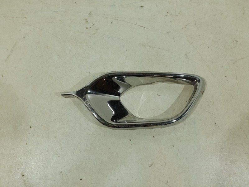 Рамка противотуманной фары правой