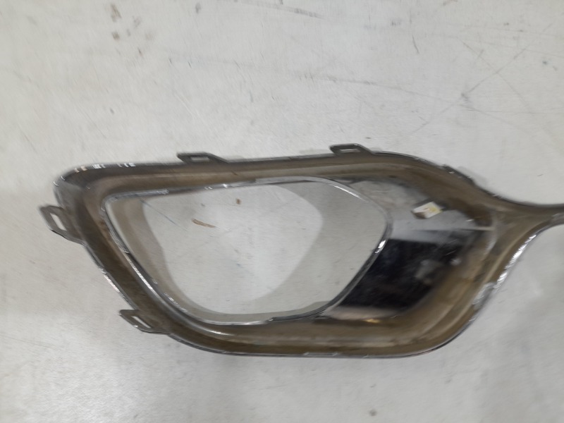 Рамка противотуманной фары правой