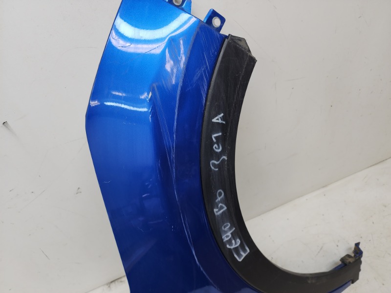 Крыло переднее правое