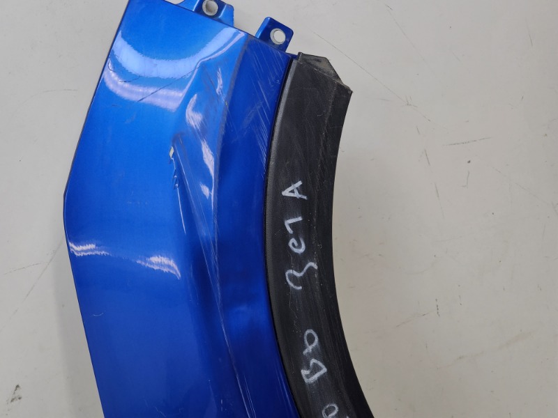 Крыло переднее правое