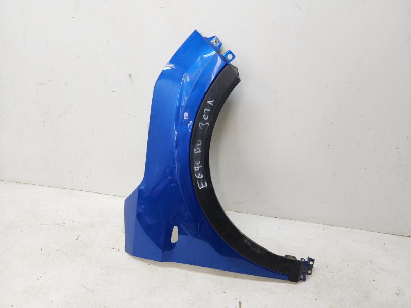 Крыло переднее правое